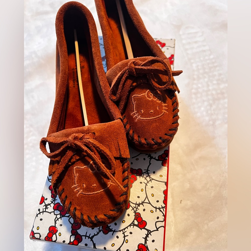 Hello Kitty Moccasin.